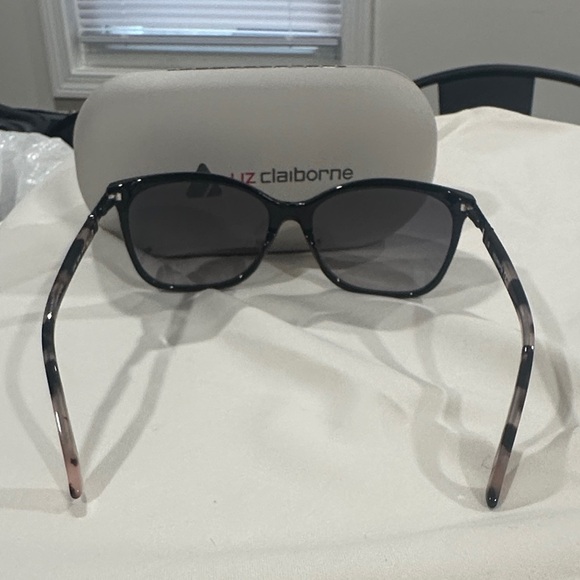 Liz Claiborne Black Frame Sunglasses with Gradient Gray Lenses main image 5